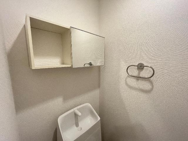 グランエッセのトイレ|ミラーキャビネット