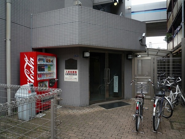 メインステージ大森町駅前のエントランス