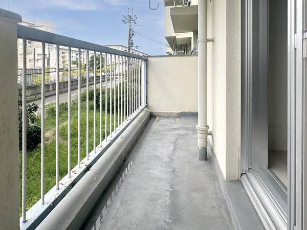 ビレッジハウス鳴滝20号棟のバルコニー|ビレッジハウスの同一物件・同一タイプの間取りの写真です