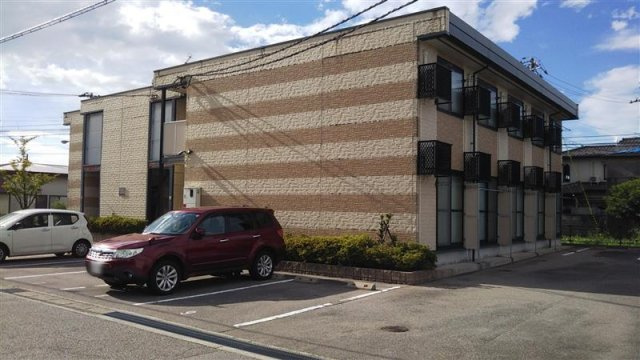 レオパレスハイツファーストの外観