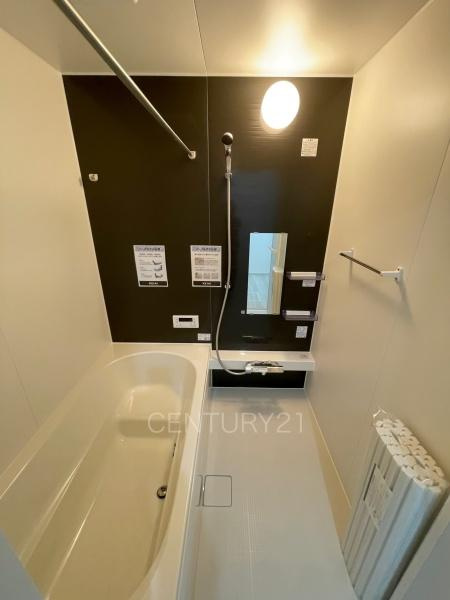 前橋市東善町１期２号棟の浴室|ゆったりと寛げる大型バスタブ。
足を伸ばしたまま入浴可能です。
浴室乾燥機付きで天候が悪い日でも洗濯をして衣類を乾燥させることができます。