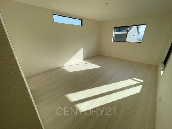 第３富士見町時沢７号棟の寝室|２面採光の明るい洋室です。