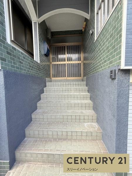 鶴町1丁目貸家のエントランス|★きれいな洋室★