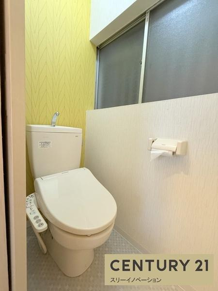 鶴町1丁目貸家のトイレ|★温水洗浄暖房便座付き★