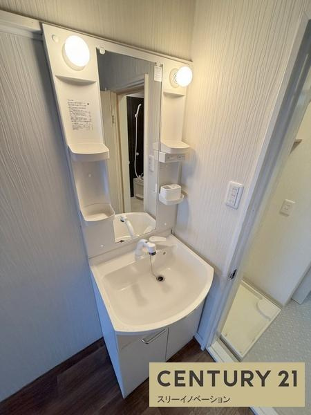 鶴町1丁目貸家の洗面所|★人気の独立洗面台★