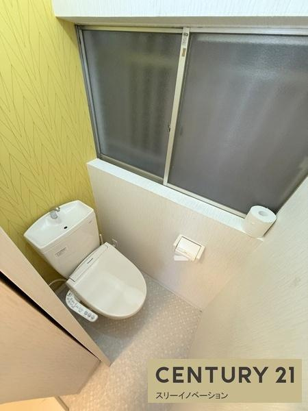 鶴町1丁目貸家のトイレ|★うれしい窓付き★