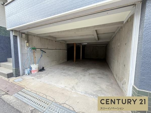 鶴町1丁目貸家の駐車場|★駐車場★