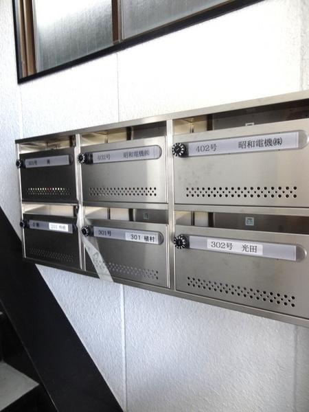 昭和ビルのエントランス|★集合ポスト★