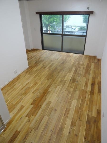 昭和ビルの居間・リビング|★シックな色合い★