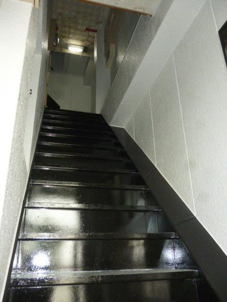 昭和ビルのエントランス|★マンションの階段★