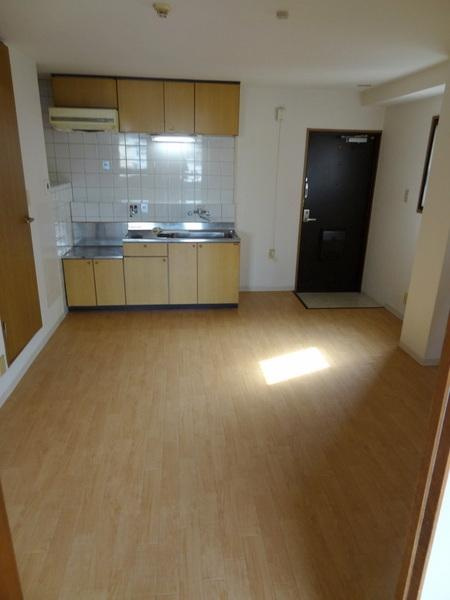 グランドメゾン千島の居間・リビング|★窓も多くて明るい室内★