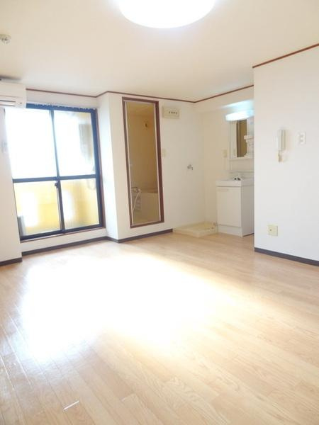 ボンジュール南恩加島の居間・リビング|★日当たり良好★