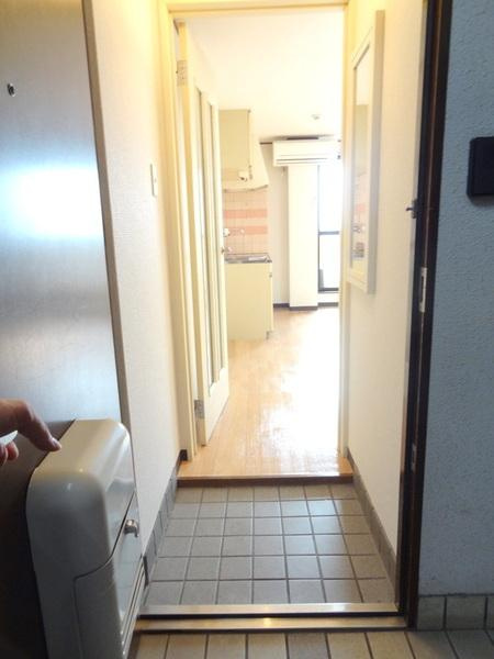 ボンジュール南恩加島の玄関|★玄関側から見た室内★