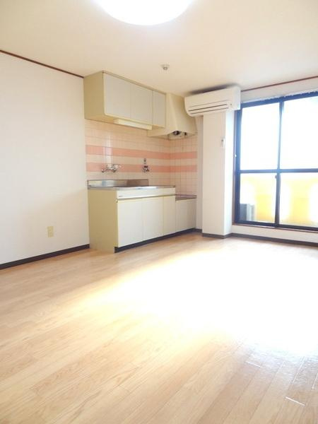 ボンジュール南恩加島の居間・リビング|★広めのLDK★