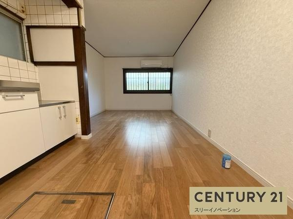 平尾1丁目貸家の居間・リビング|★広ーーいリビング★