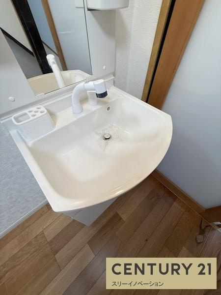 平尾1丁目貸家の洗面所|★人気の独立洗面台★