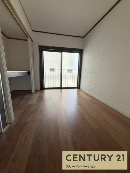 平尾1丁目貸家の洋室|★収納付きの洋室★