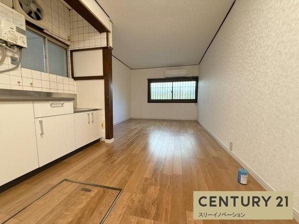 平尾1丁目貸家の居間・リビング|★ゆったりリビング★