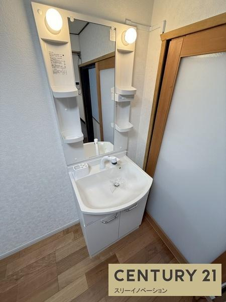 平尾1丁目貸家の洗面所|★人気の独立洗面台★