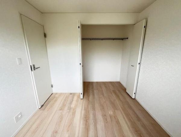 前橋市茂木町第５（２号棟）の洋室