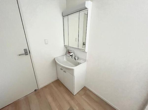 前橋市茂木町第５（２号棟）の独立洗面台