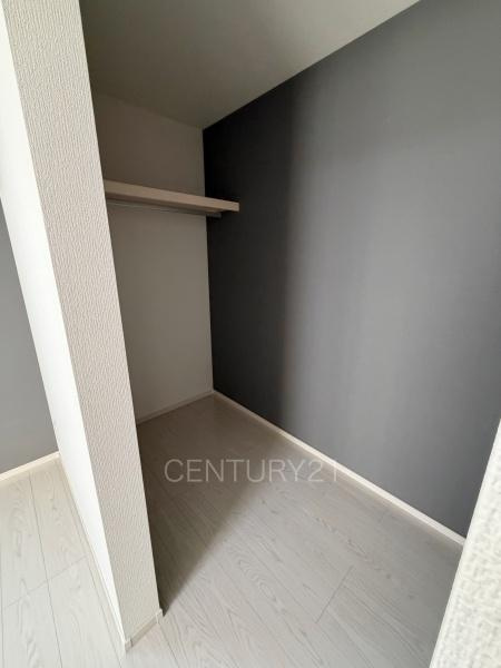 前橋市川原町中古住宅の収納|ハンガーパイプ付きクローゼットです。