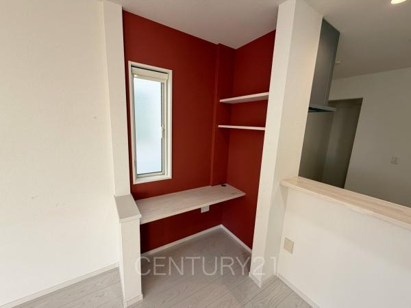 前橋市川原町中古住宅の居間・リビング|造作カウンター付き