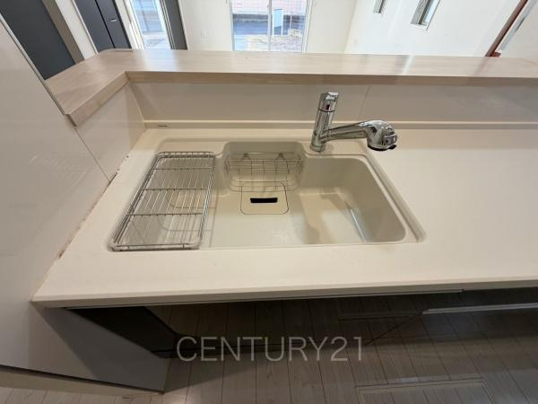 前橋市川原町中古住宅のキッチン|ビルトイン浄水器付きです。