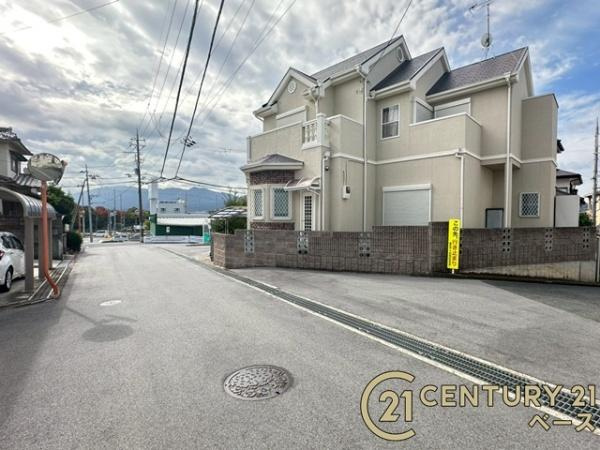 香芝市下田東５丁目　一戸建の前面道路含む現地写真