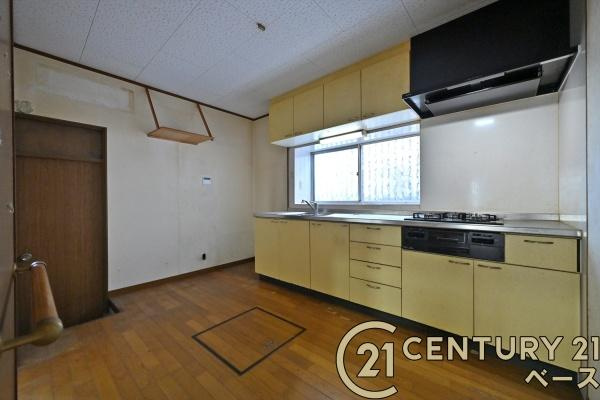 北葛城郡上牧町下牧６丁目　一戸建のキッチン|■現地撮影写真■収納力と使いやすさを追求したキッチンです！