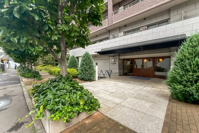 オーベル月島リバージュグランのエントランス