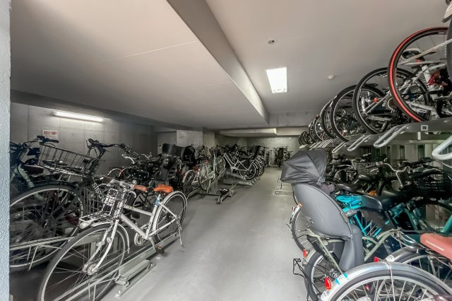 オーベル月島リバージュグランの駐車場