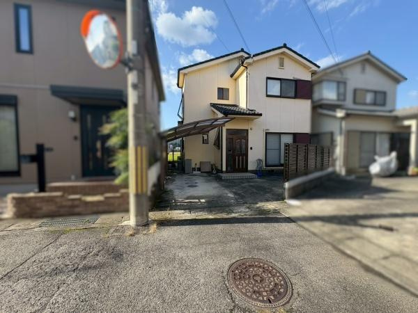 貴志川町前田　中古戸建　オーナーチェンジ物件の前面道路含む現地写真