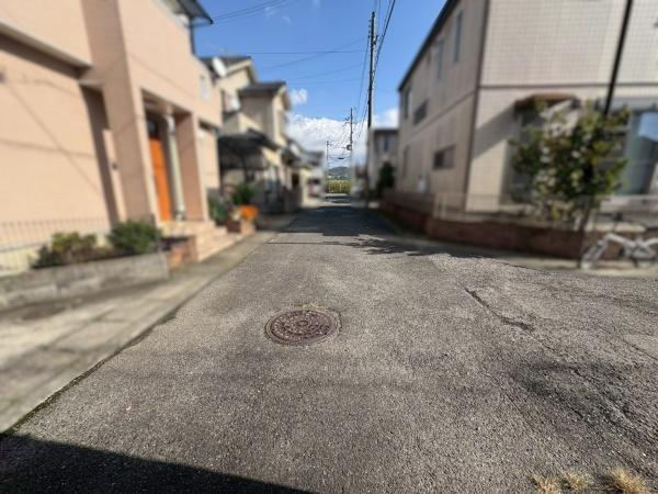 貴志川町前田　中古戸建　オーナーチェンジ物件の前面道路含む現地写真