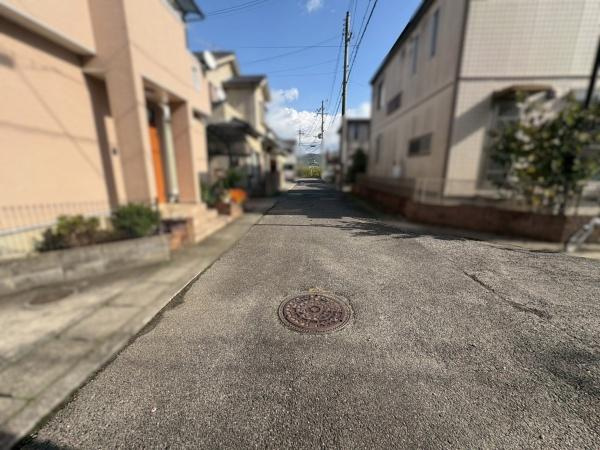 貴志川町前田　中古戸建　オーナーチェンジ物件の前面道路含む現地写真
