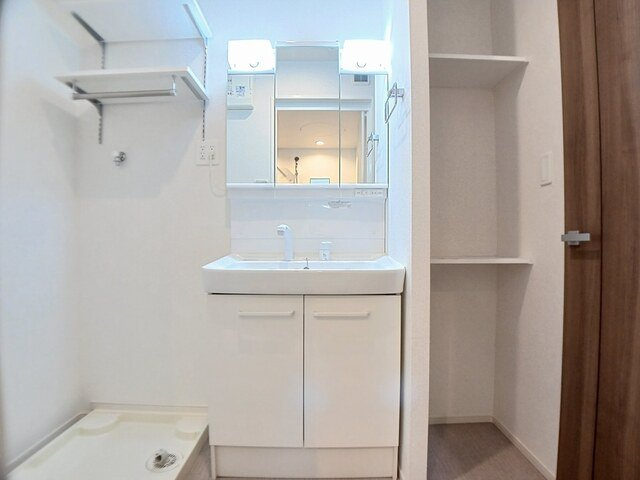 グラン・ダイナⅠの洗面所|明るい洗面所です