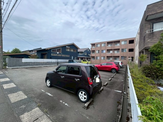 福井市　RC1棟マンションの駐車場