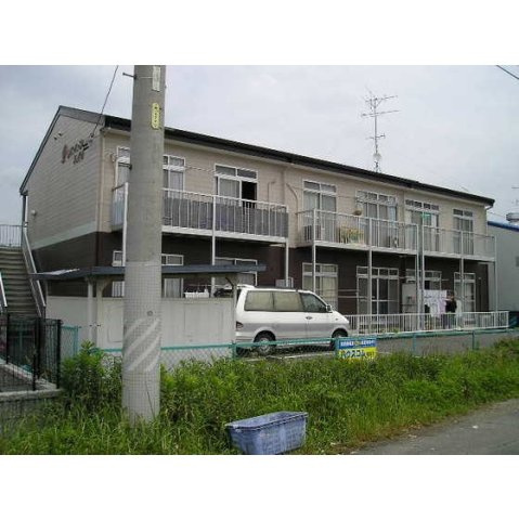 リバーハーフハイツの外観