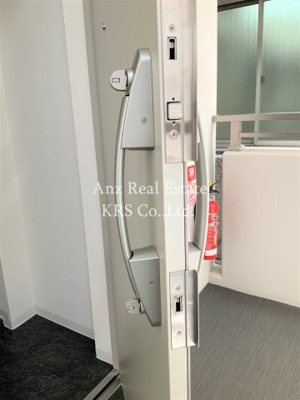 【玄関】 | ノーブルスクエア新町 | 玄関ドアはダブルロックで安心安全！