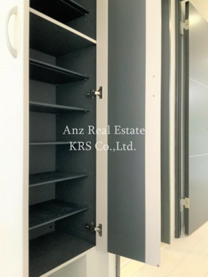 【収納】 | ノーブルスクエア新町 | トールタイプの下駄箱！玄関はいつも片付きます！
