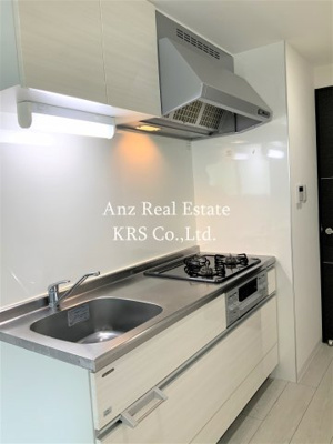 【キッチン】 | ノーブルスクエア新町 | 3口コンロ、グリル付、収納も豊富でお料理するのが楽しみ！