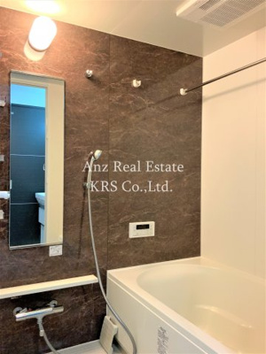 【浴室】 | ノーブルスクエア新町 | 雨の日も安心して洗濯物が干せます！追焚機能も付いています！