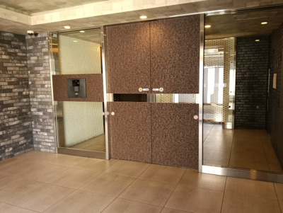 【エントランス】 | ラヴェニール東神奈川 | 落ち着いたエントランスです