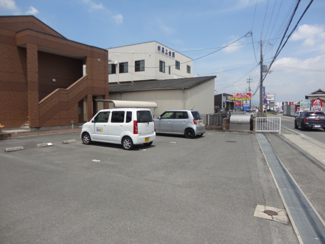 ファースト　ヴィラの駐車場