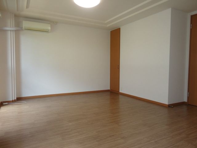 ファースト　ヴィラの居間・リビング