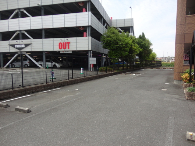 ファースト　ヴィラの駐車場