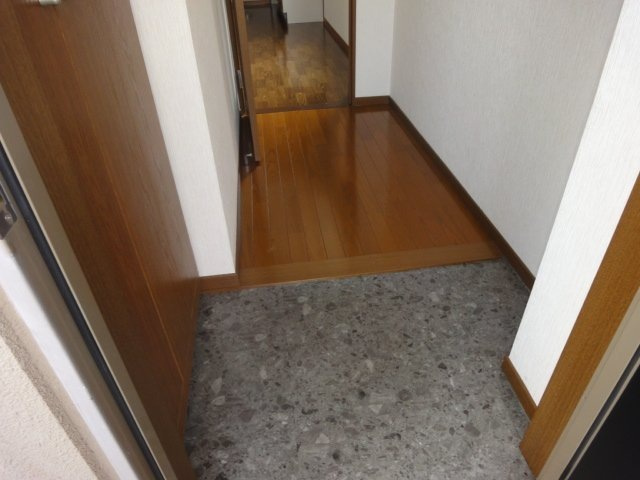 コーポナカネの玄関