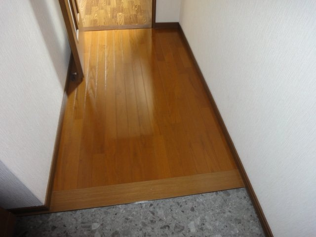 コーポナカネの玄関