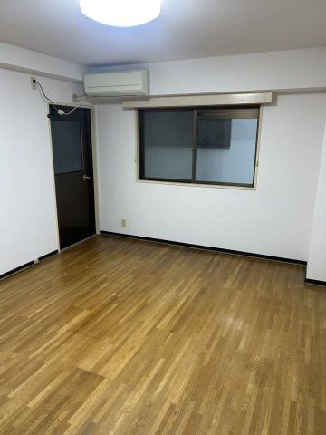 第2ビラ京松丸ビルの居間・リビング