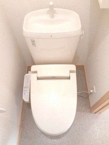 メゾン・ド・クールのトイレ|落ち着いた色調のトイレです